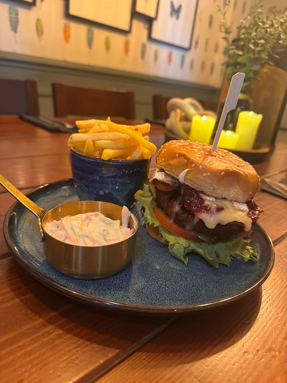 Beef cheeseburger with bacon jam, brie, chips and coleslaw